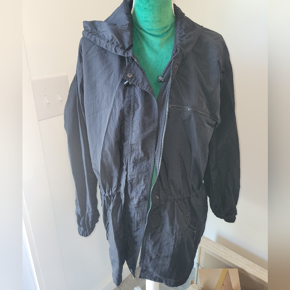 Eddie Bauer women's size Large black lightweight hooded jacket